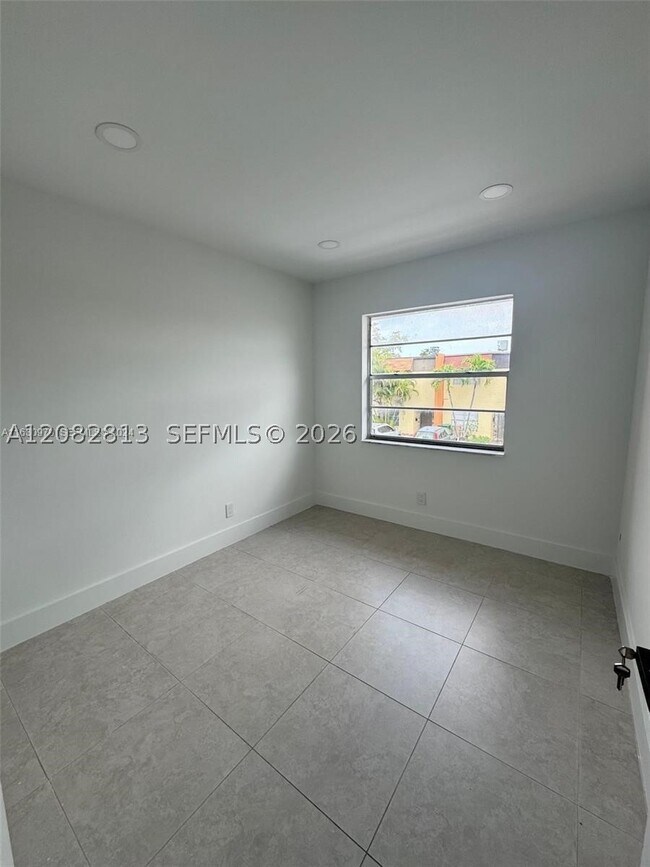 Building Photo - 6628 SW 41st St