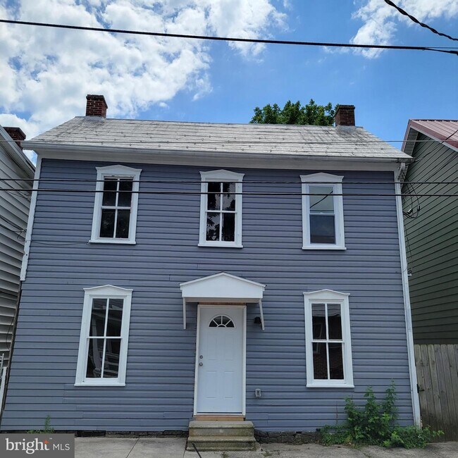 Building Photo - 60 Breckenridge St