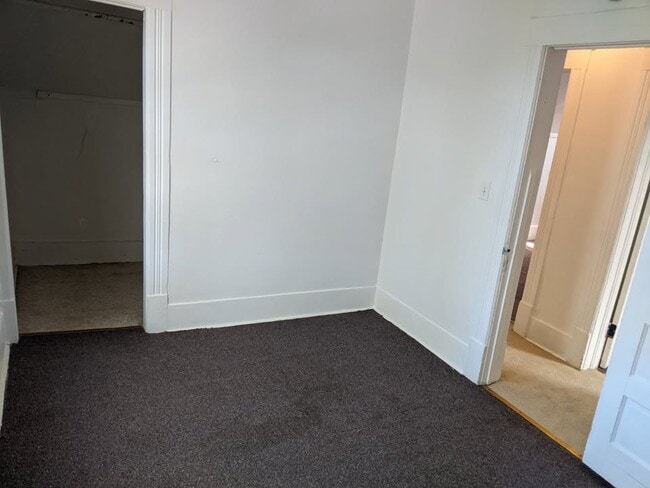 Building Photo - 512 1st Ave NE