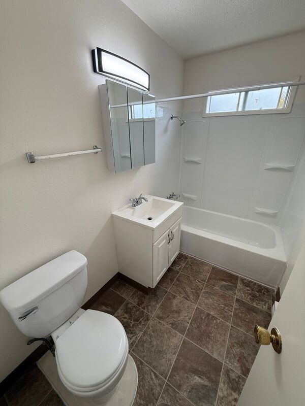 Building Photo - 550 SW Levens St