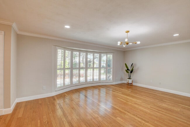 Building Photo - 1010 SW 1st St