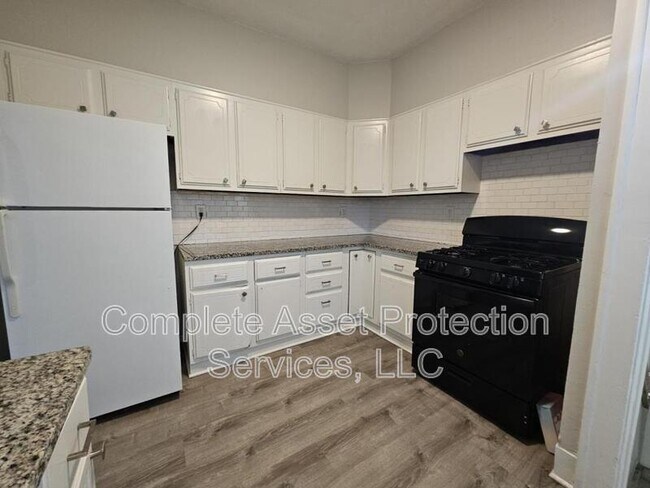 Building Photo - 6404 Harrison Ave