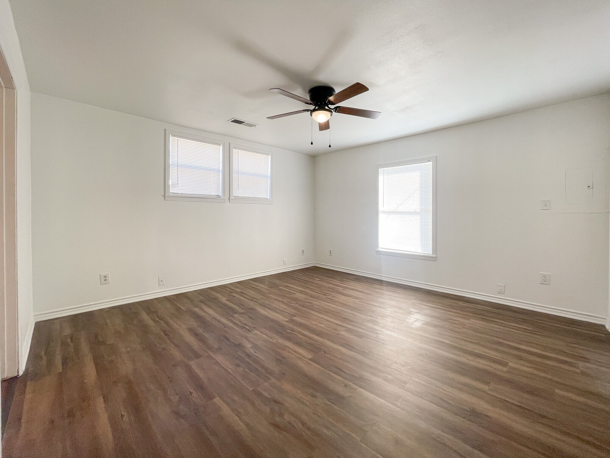 Building Photo - 3812 Pine Ave