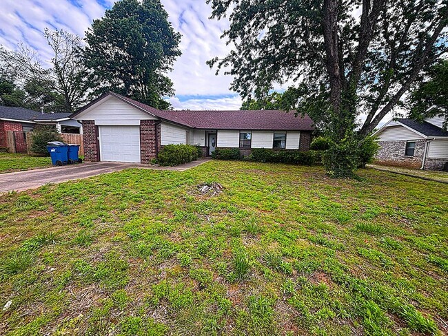 Building Photo - 3 Bedroom Single Family Home In Bentonville!