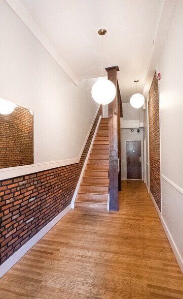 Building Photo - 2213 Green St
