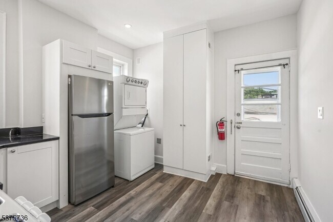 Building Photo - 34 Main St