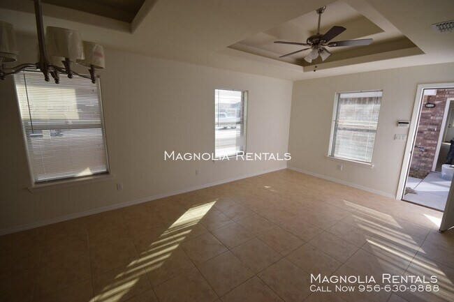 Building Photo - Tulipan Villas Apartments