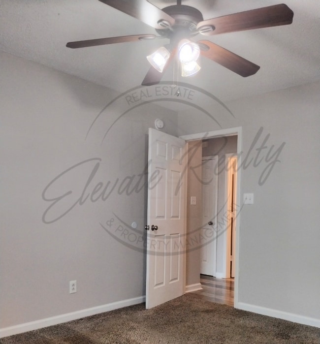 Building Photo - ON SPECIAL! Charming 3 Bedroom Ranch in Cl...