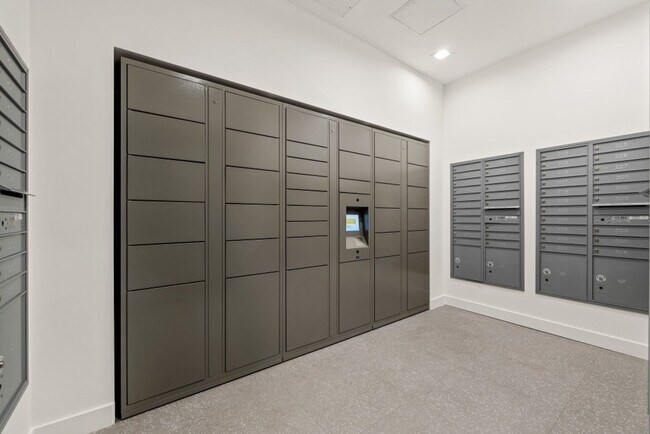 Interior Photo - Moderno - NOHO West