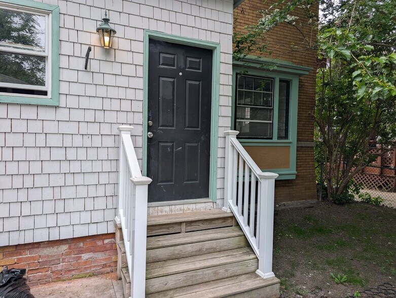 Building Photo - 69 Parkside