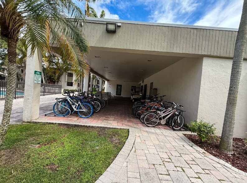 Building Photo - 7917 SW 104th St