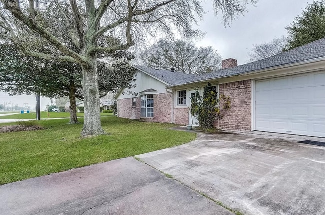 Building Photo - Amazing 4 Bedroom Homein the heart of Katy...