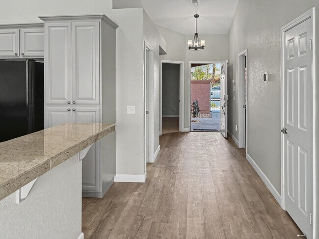 Building Photo - 76915 Turendot St