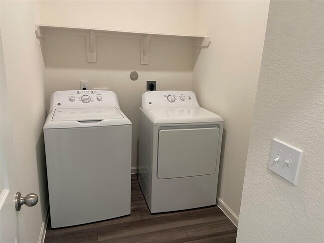 Building Photo - 6186 Emperor Pnes Trl