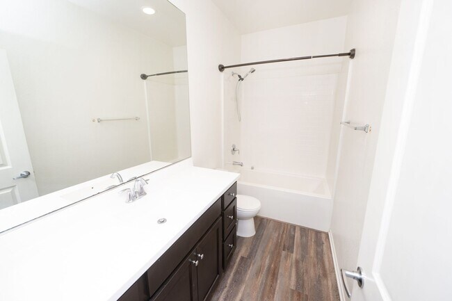Building Photo - Amazing 3 Bedroom Condo available now! Totally loaded unit, schedule a tour today!