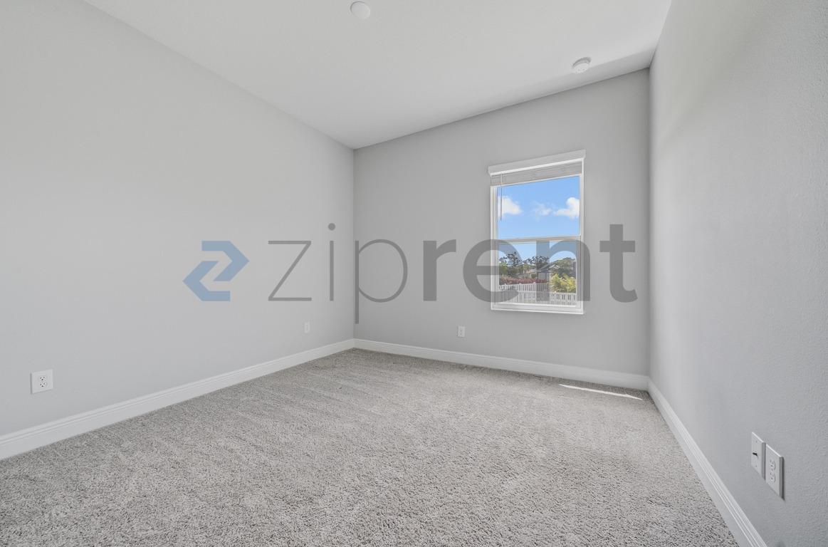 Building Photo - Unit