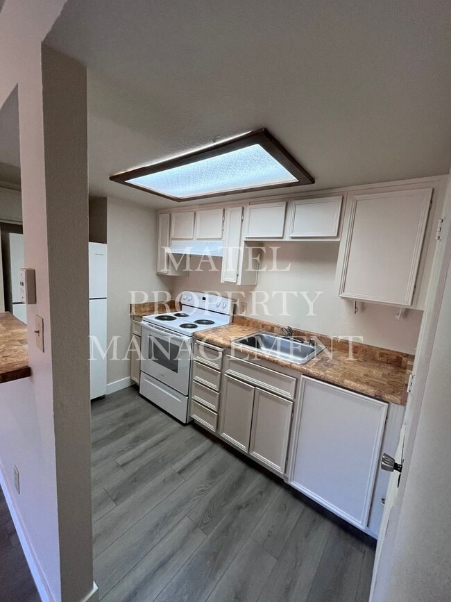 Building Photo - TUL370