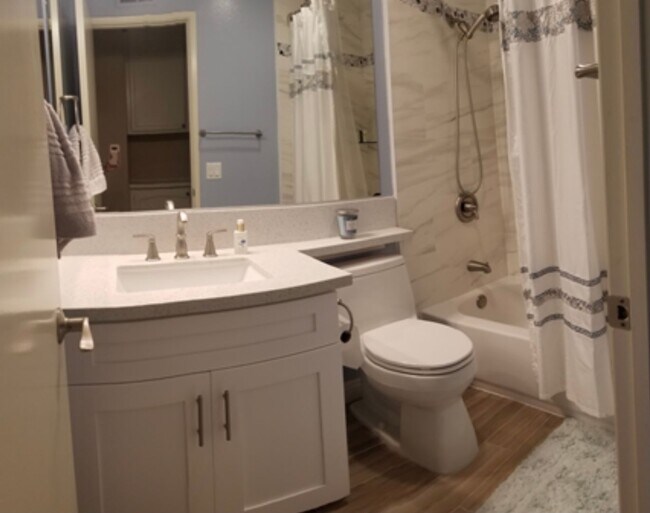 Building Photo - Gorgeous Townhouse in La Jolla Colony's Madrid Complex in the heart of UTC!