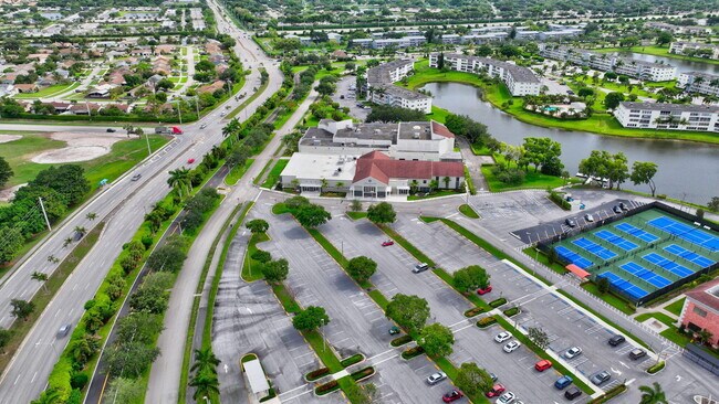 Building Photo - 177 Fanshaw E