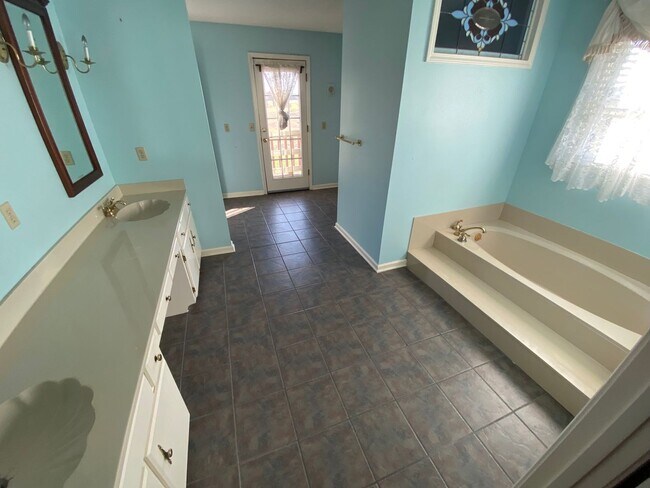 Building Photo - 2720 Leeville Pike