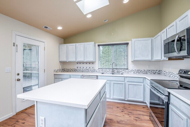 Building Photo - 14950 Prairie Vista Loop SE