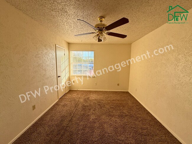 Building Photo - 1021 Pleasant Valley Ln