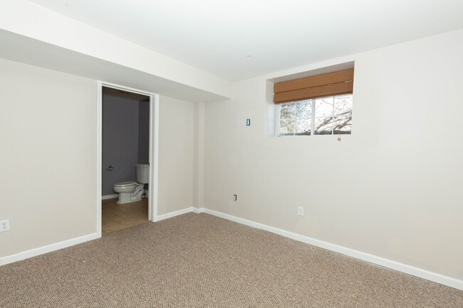 Building Photo - 4 bed, 3.5 bath Single Family Home in Charles Town, WV