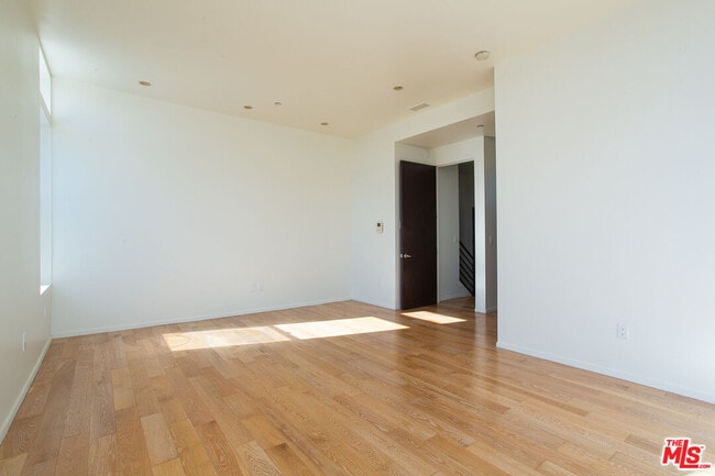 Building Photo - 8639 Whitworth Dr