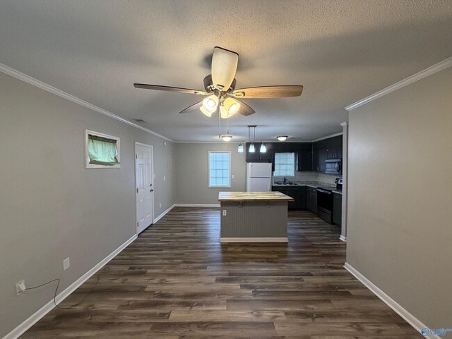 Building Photo - 1087 Seminary St