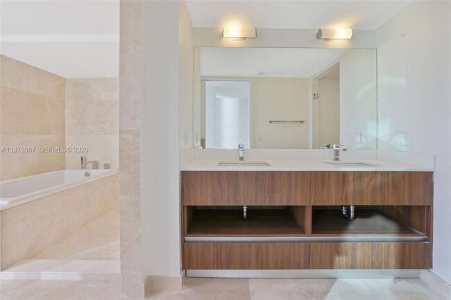 Building Photo - 1500 Bay Rd