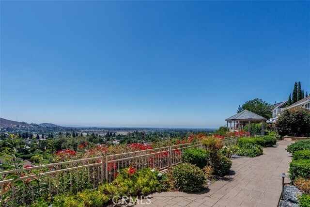 Building Photo - 9772 Crestview Cir