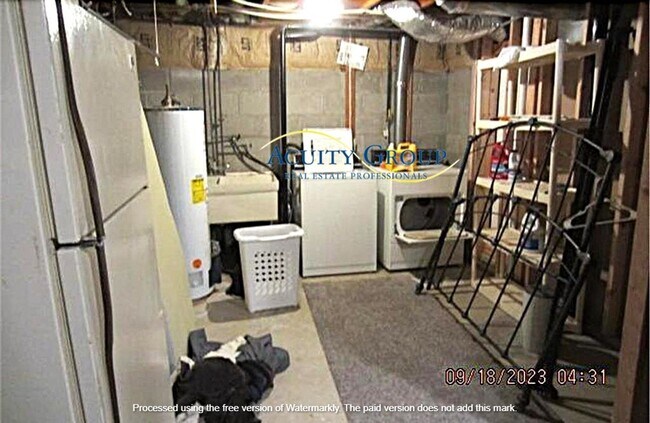 Building Photo - 4 Bedroom, 2,5 bath Duplex