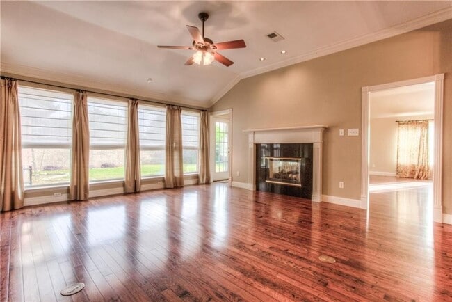 Building Photo - Spacious 3 Bed- 2 Bath in the Exclusive Private Riverwood Addition- SW Fort Worth- 76116