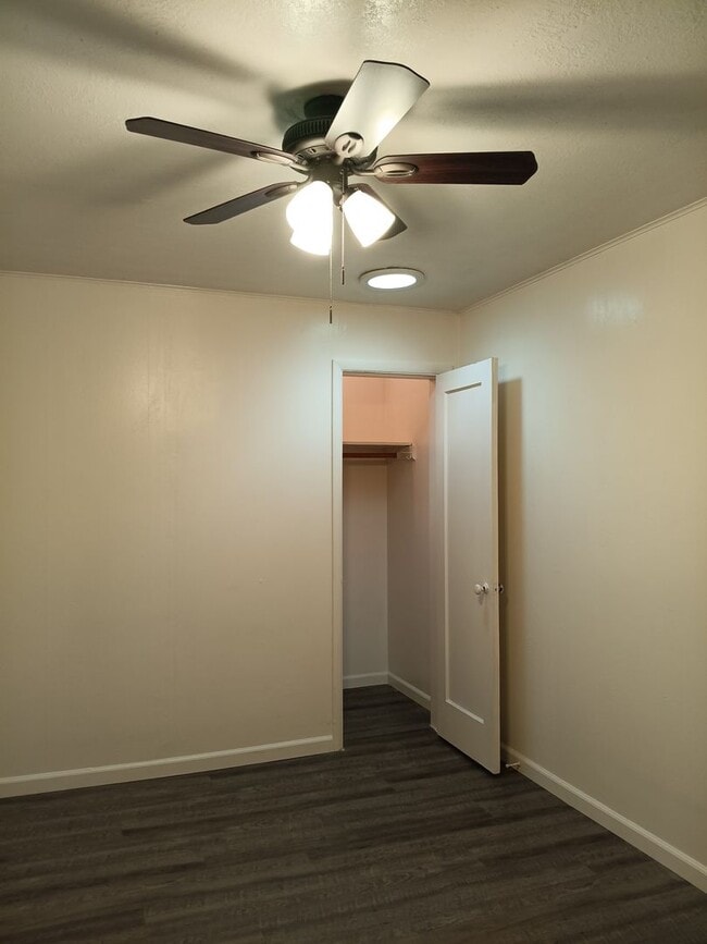 Building Photo - Duplex 4 Blocks From WOU Available
