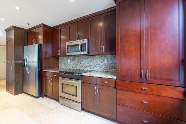 Building Photo - 251 Crandon Blvd