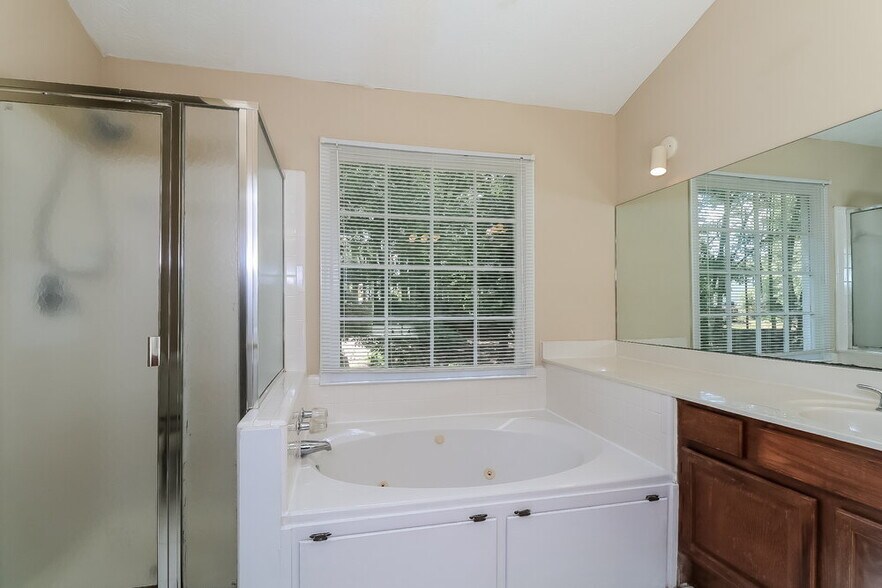 Building Photo - 2885 Summit View Ct