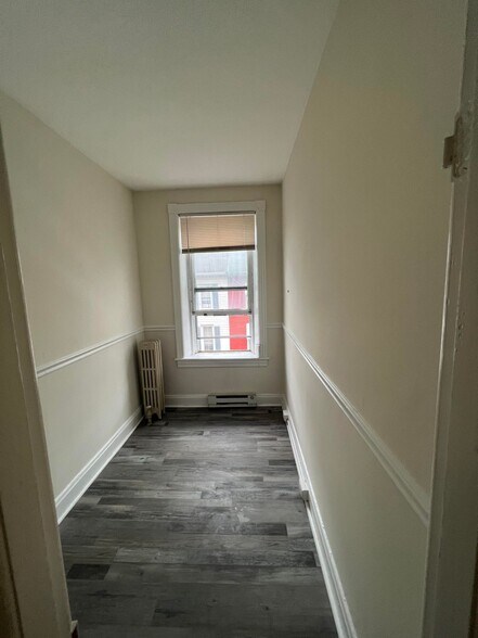 Building Photo - 27 S Locust St