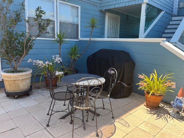 Garden sitting area - 763 15th St