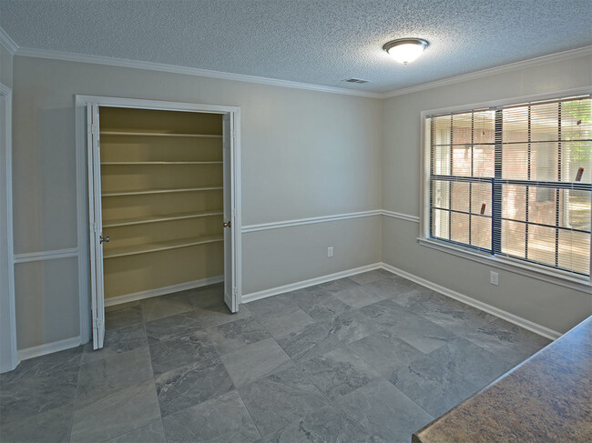 Building Photo - 4 Bed, 3 Bath. In Cordova Near Rockcreek P...