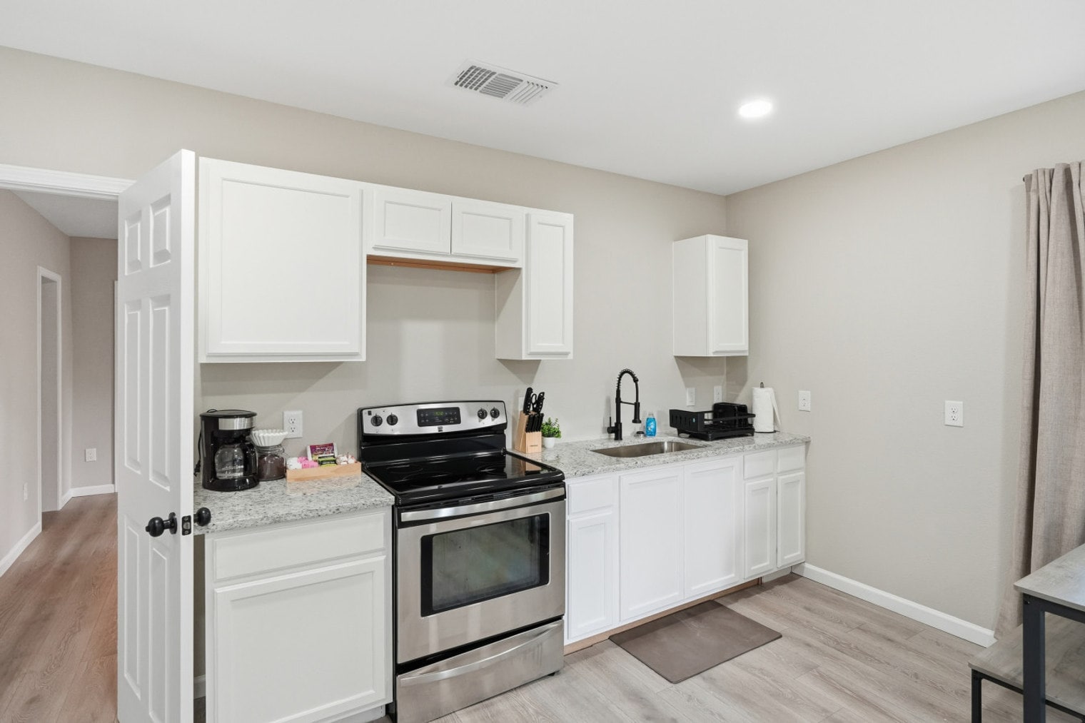 Building Photo - 830 Porter St