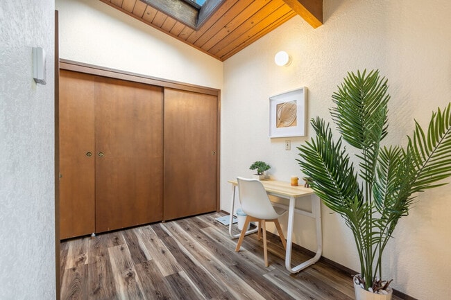 Building Photo - 5504 NE 190th St