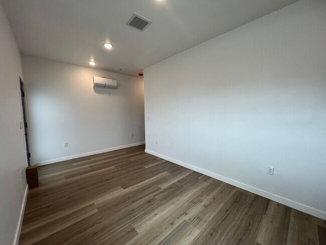 Building Photo - 5526 Blackwelder St