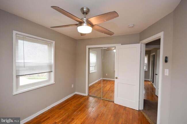 Building Photo - 5000 Surrey Ln
