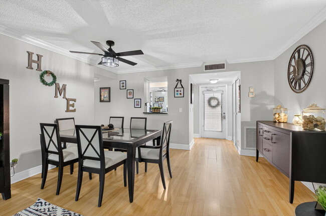 Building Photo - 6525 S Oriole Blvd