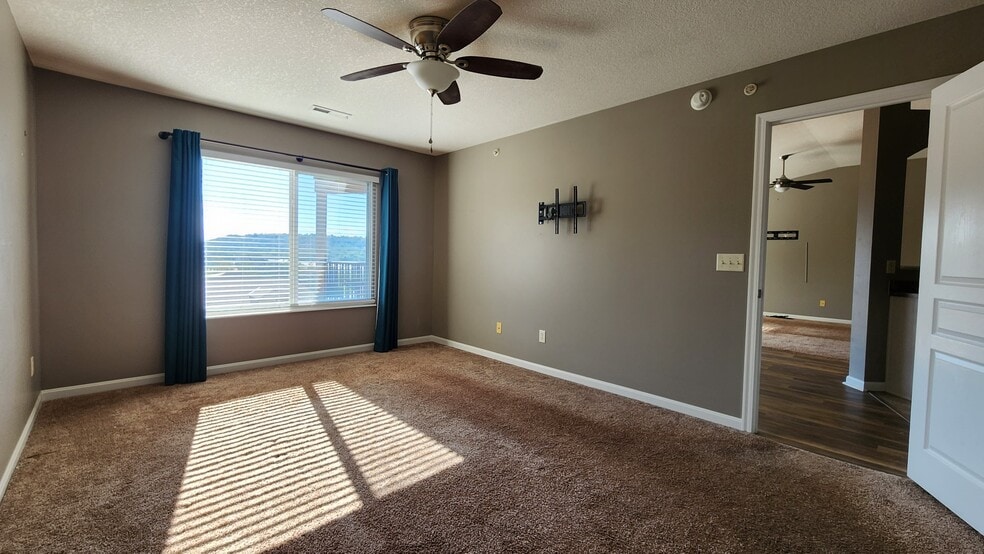 Building Photo - 2349 Rolling Hills Dr