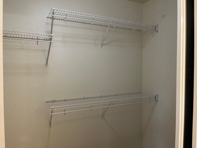 Building Photo - Ewa Gentry Large 2 story - 4 bedrooms, 3 b...