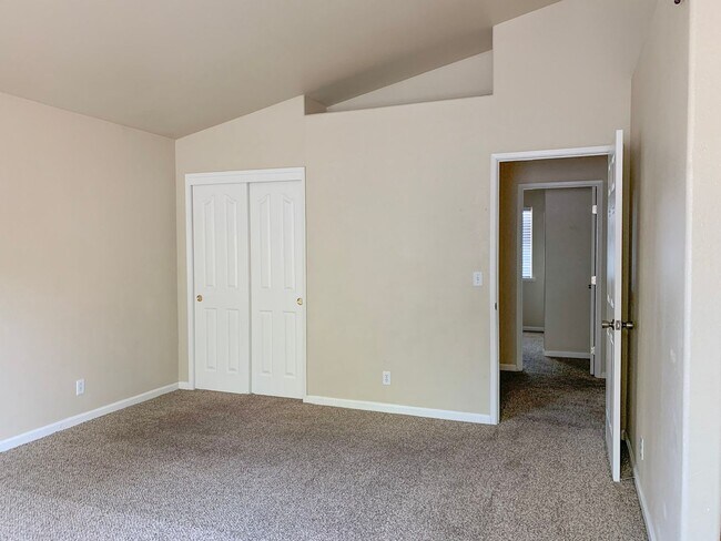 Building Photo - RENT REDUCED on 4 Bedroom with Huge Backyard!!!