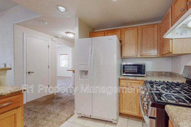 Building Photo - 6800 Vista Del Norte Dr NE