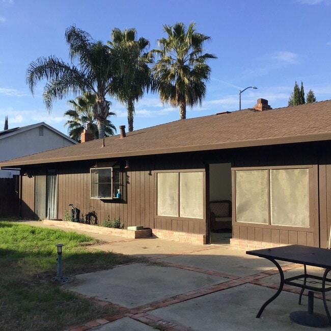 Building Photo - Coming Available 3 Bedroom