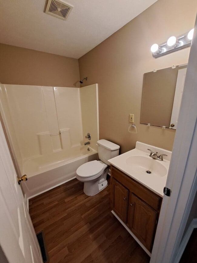 Building Photo - 3 Bedroom 1 bath house in Morristown, TN
